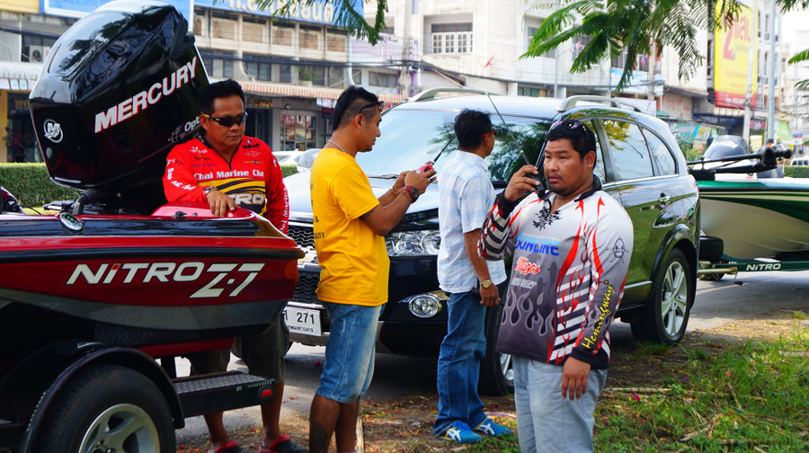 ทักทายปราศัยกันพอหอมปาก หอมคอ ตระเตรียมความพร้อมทุกสรรพสิ่ง เพลาเดินทัพ สิ่งละอันพันละน้อยก็มิควรขาด