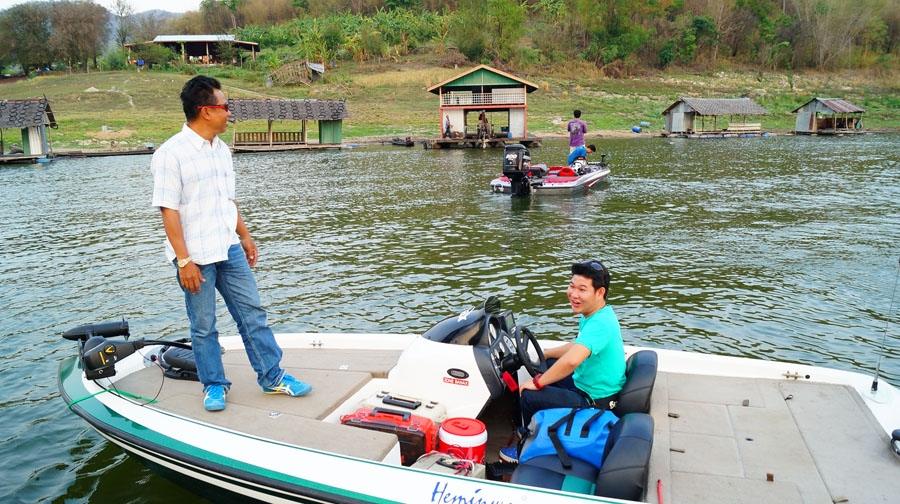 ท่านแม่ทัพเมืองพระบาง เหมืยนจักยืน เพื่อให้ตับไตใส้พุง เข้าที่ เพราะสั่นคลอนระหว่างการเดินทาง :laugh