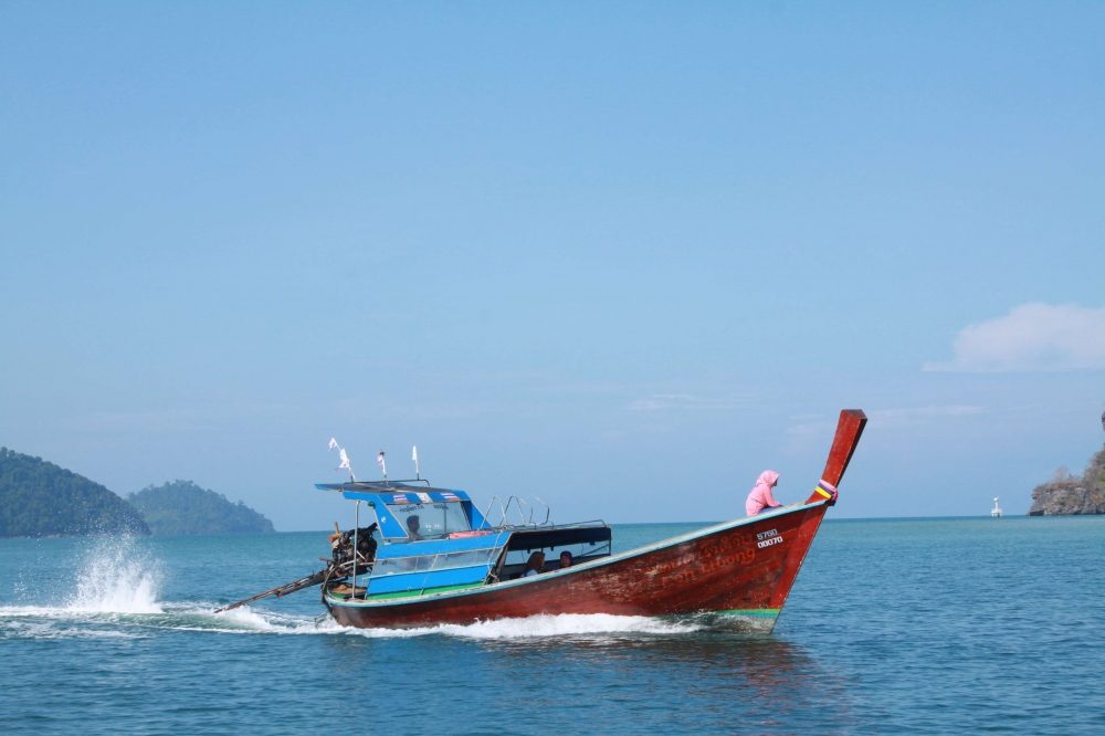 ธรรมชาติของ หาดยาวสวยงามมากครับ  :umh: :umh: :umh: :umh: :umh: