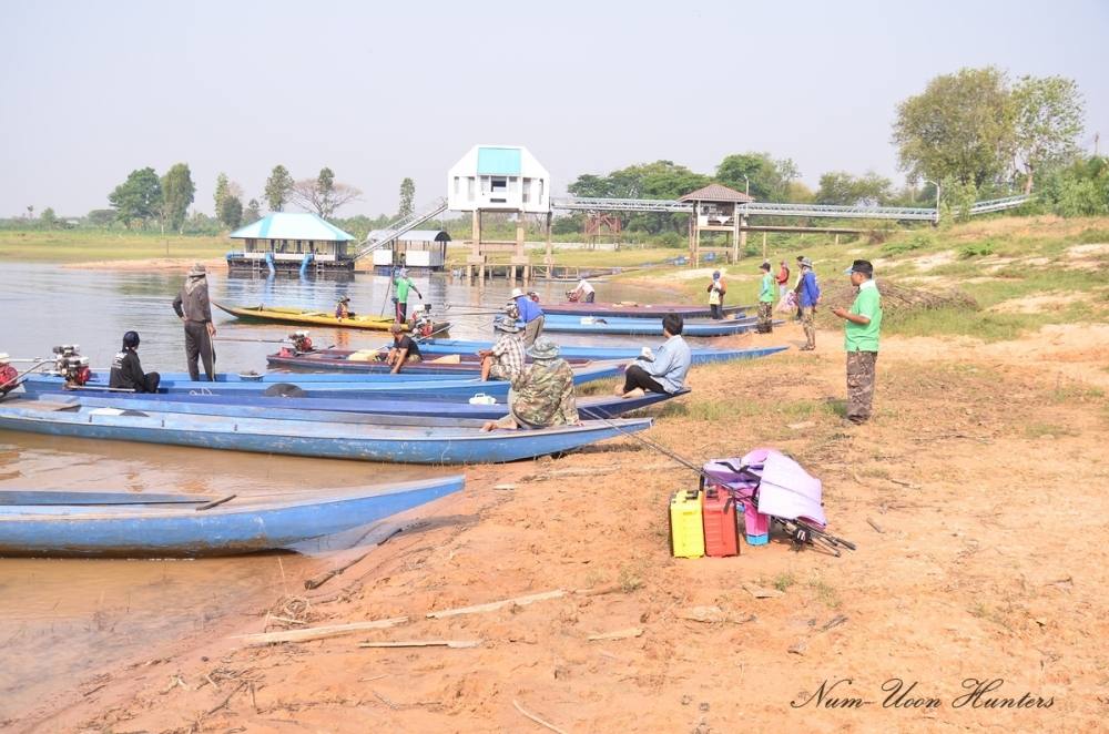 เรือพร้อม แล้ววววว กรรมการลงไปอธิบายไต๋เรือถึงกฎข้อบังคับ   :grin: :grin: :grin: :grin: