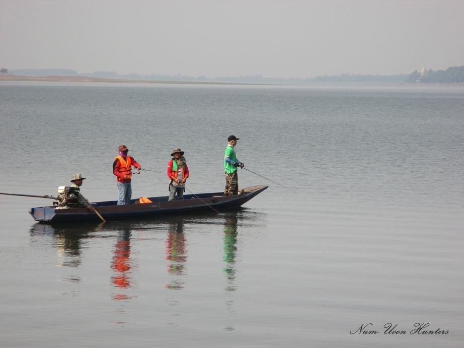 ทีมน้าเจ๋งกับเรือส่วนตัว.....หากระสูบ บริเวณที่เรียกว่าปากกระโถน...... :love: :love: :love: :love: :