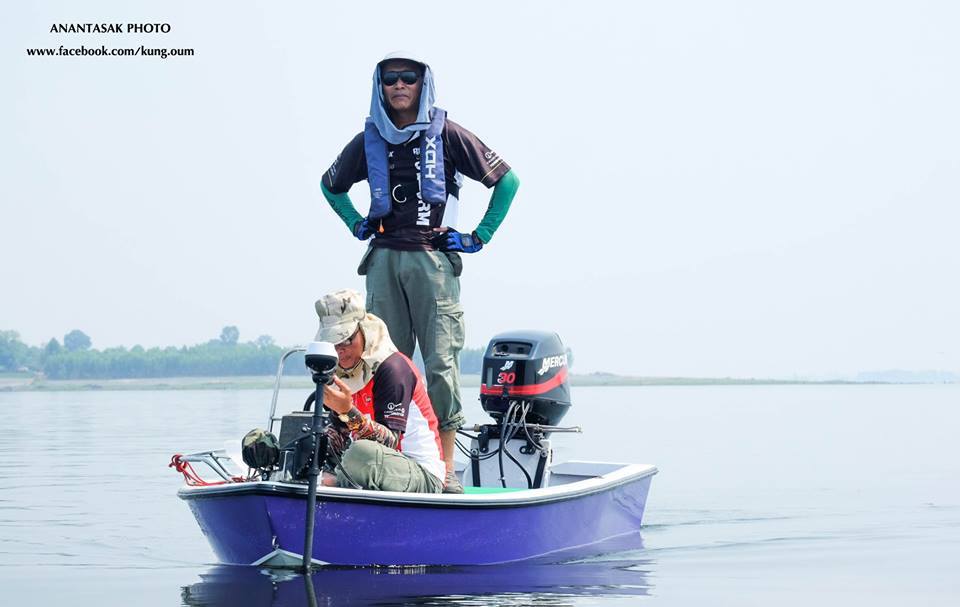 เรือก็ยังไม่เสร็จ ไปลากมาลงเฉพาะกิจ...เพื่องานนี้โดยเฉพาะ 
ผมนี่ปลื้มมม เลย  :kiss: :kiss: :kiss: :