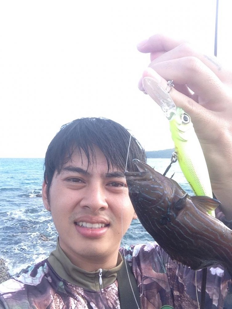 ลองเขียวๆดูบ้างกัดทีตกใจเลยนึกว่าตัวใหญ่เห็นน้ำลึกๆ ผมใช้คัน Corzza 6.9"เวท 5-10 เองเล่นเอาสะดุ้งกล