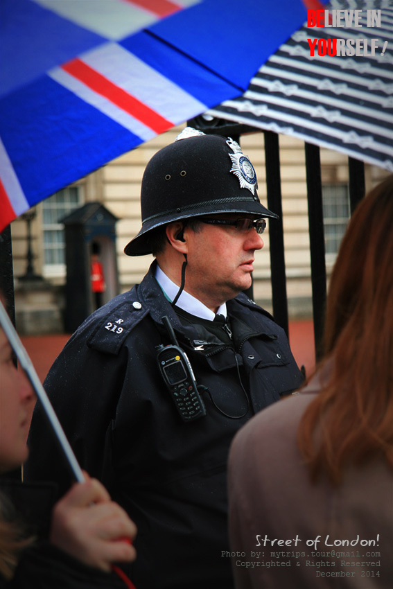 เช้าอีกวันเราวางแผนจะไปดูการเปลี่ยนเวรของทหารที่พระราชวัง Buckingham Palace แต่ว่าความคาดหวัง ก็ไม่ส