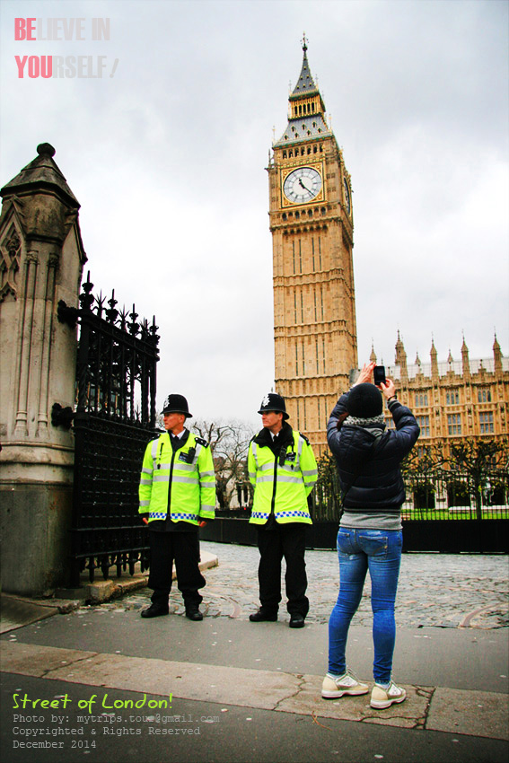 ...แล้วผมรู้ได้อย่างไรล่ะว่า สาวๆ เค้ากำลังถ่ายภาพกับหอนาฬิกา Big Ben ภาพนี้คงมีคำตอบน่ะครับ  :laugh