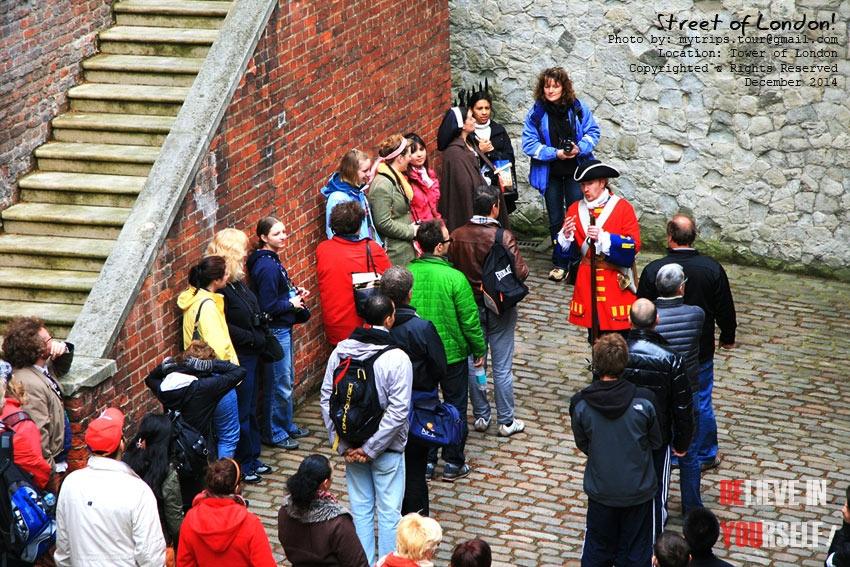 ในบางมุมของ Tower of London ที่มีเรื่องราวทางประวัติศาสตร์ ก็จะมีการแสดงที่เกี่ยวข้องกับเรื่องราวทาง