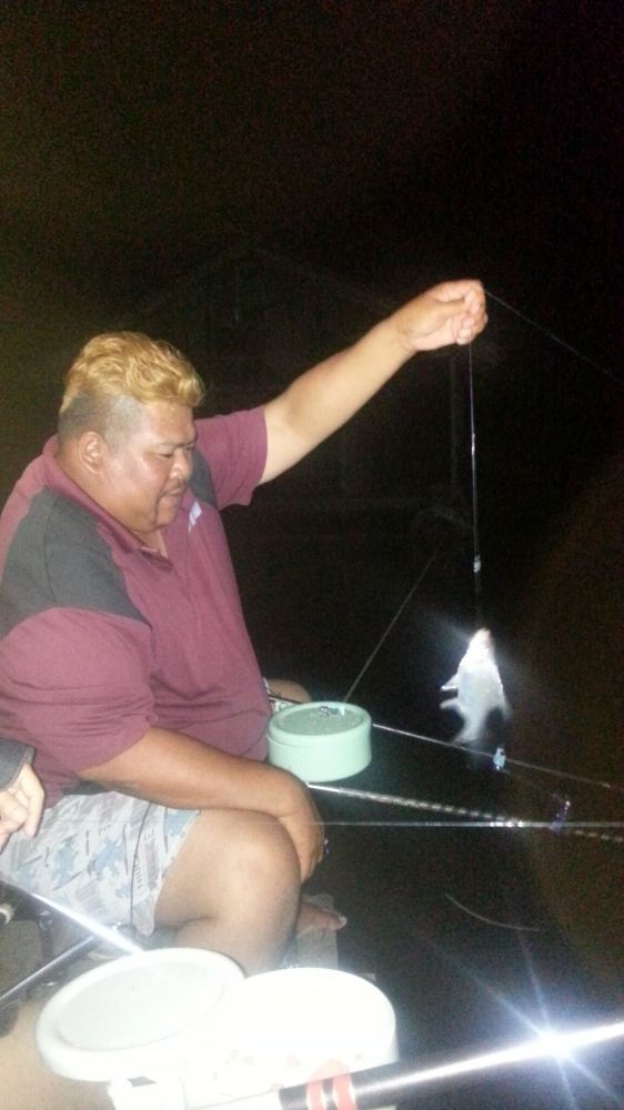น้า ม่อน ยังเก็บปลาแดดไม่หยุดคับแกมาเพื่อหาปลาแดดจริงๆทริฟนี้ถึงขนาดเตรียมเกลือมาเองเลย :laughing: :