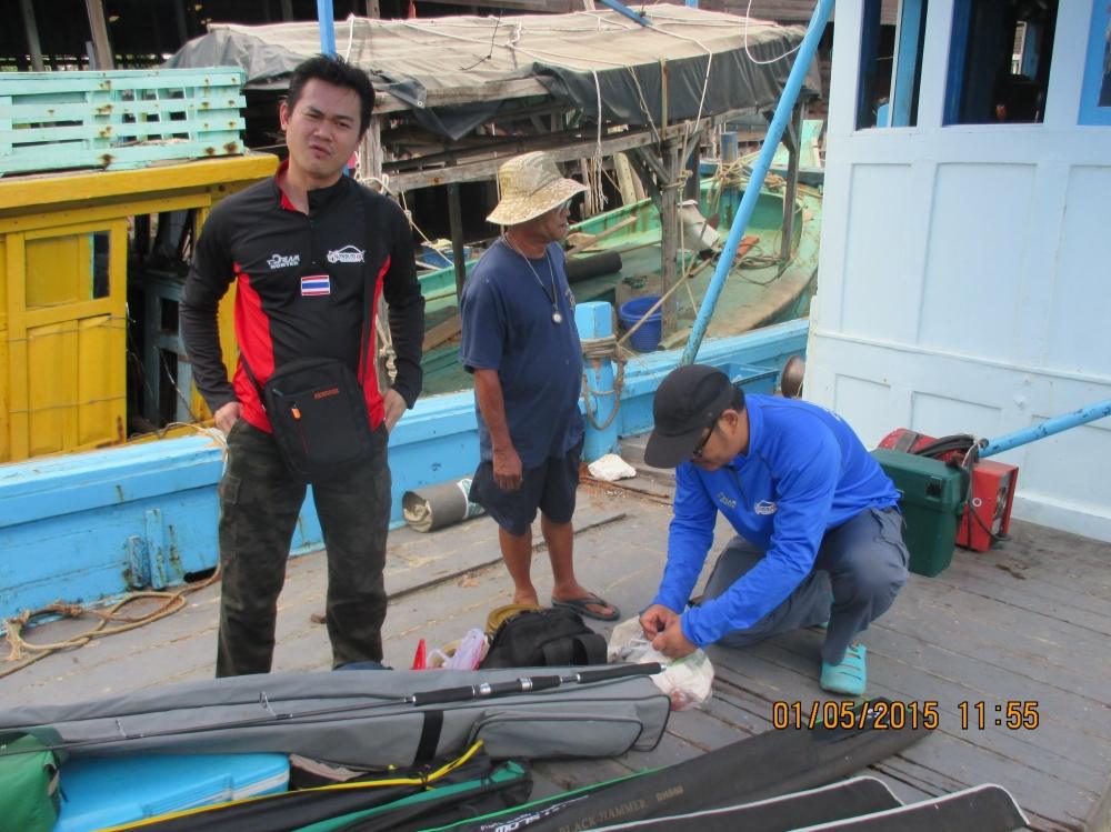 พร้อมแล้วลงเรือครับทิปนี้เราสั่งให้เรือไดหมึกไว้ก่อนครับไม่เสียเวลาเดินทางเขาหมาย