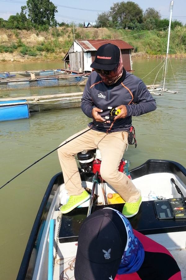 

 [center] [b]ตัวนี้กดๆมุดๆอย่างเดียวไม่พาวิ่งออกไปไหน[/b][/center]

 [center] :grin: :grin: :g