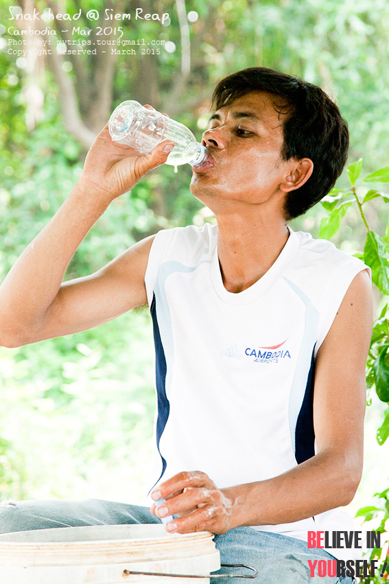 ตบท้ายด้วยน้ำเย็นๆ อิ่มแบบสดชื่นจริงๆ เลย  [i][Subtitle: Finish your meal with the chilled water. It
