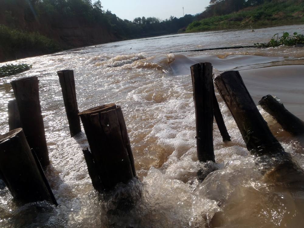 [center]หนีพายุฝนจากแก่งหลวงแล้วมาต่อกันหมายนี้เลยครับ แดดเปรี้ยงผิดกันยังกับหน้ามือหลังมือ
หมายนี้