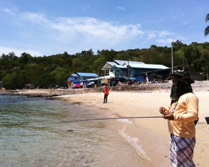 เราไม่ไปไกล จาก ท่าเรือเลยครับ อยู่แค่ ระแวกหน้า ๆ ก็ยังพอหาตัวได้  

แต่มันก็เริ่ม เคี้ยวแล้ว แถว