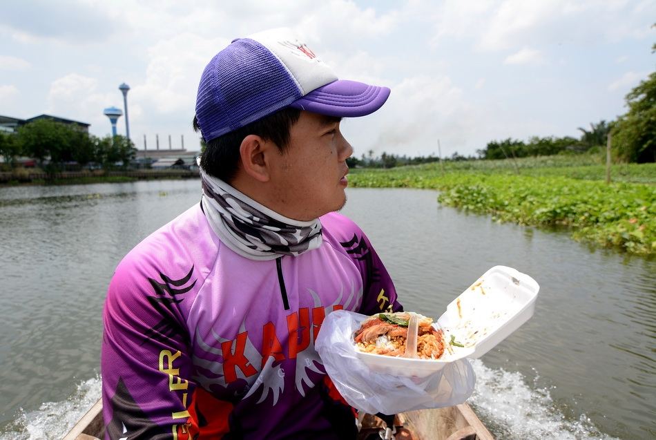  [center]

** วันนี้มาลงเรือ กับน้องท๊อป Kaiju ครับ

เจอทีไร...ต้องมีของกินติดมือตลอดเลยยย.....เ