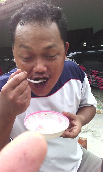 อร่อยแค่ไหนดู น้าเส เองนะครับน้าๆ นี่ละครับความสุขของพวกเราในวันหยุด..สบายสบาย.. ได้ออกทริปกับเพื่อน