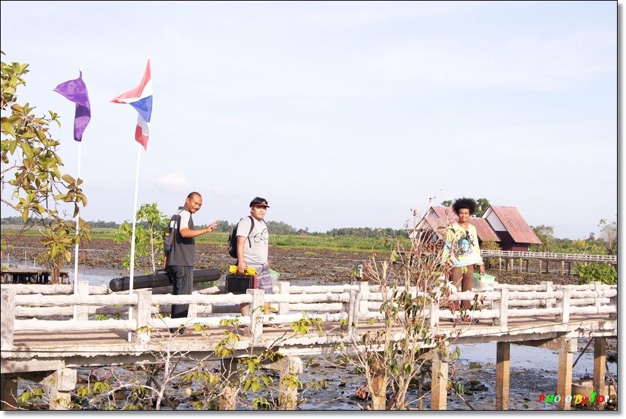 
 [center]ขนอุปกรณ์เข้าที่พักกันก่อน เดี๋ยวออกไปเก็นภาพบรรนยากาศมาฝากนะครับ.[/center]