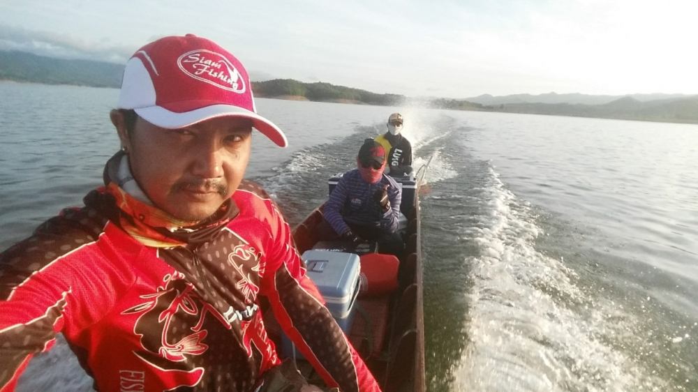   ตัดมาที่ลงเรือกันเลยครับ
วันแรก ผมลงคู่กับ บังดุลย์ จะเป็นไง เดี๋ยวรู้กันครับ :grin: