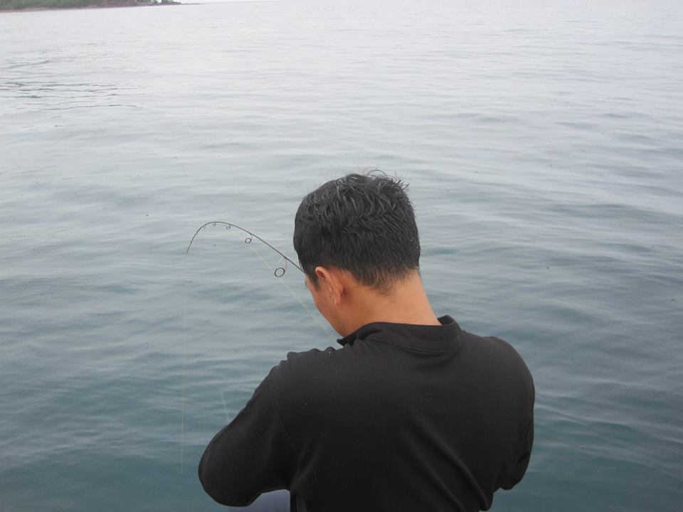 ทั้งจิ๊ก ทั้งแคส ปลาขึ้นมาก็ไม่ถ่ายรูป ไม่รู้จะถ่ายทำไมตอนอัดปลา นะครับ คุณจำลอง

 :cool: :cool: :