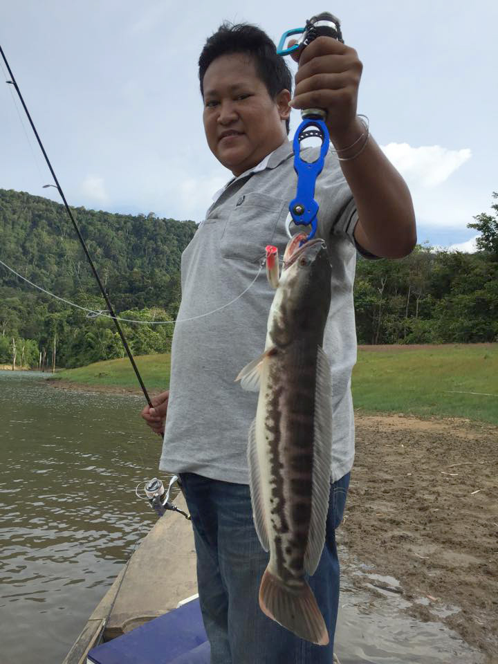 หนุ่ม ออกเรือไปกับตาหวี   
