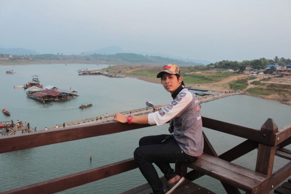 .....ดูวิวจากด้านบนทีสุงๆ..สวยดีนะครับ :cheer: :cheer:
