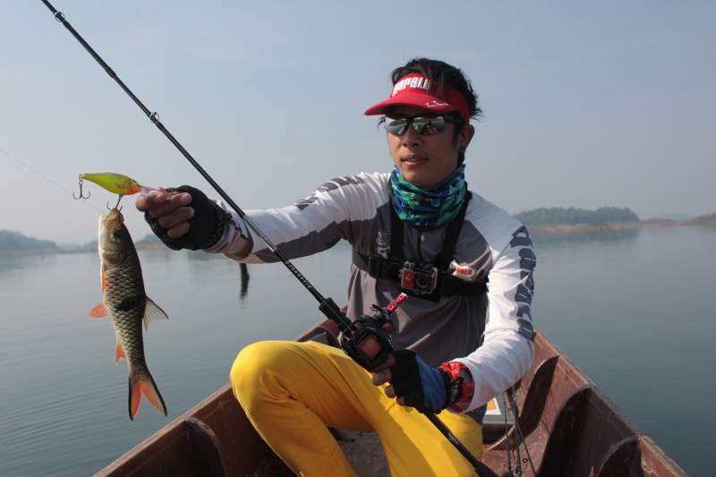 เหยื่อดำลึกทีทุกคนมีติดกล่อง...Rapala Risto Rap 8 Cm... :cheer: :cheer: :cheer: :cheer: