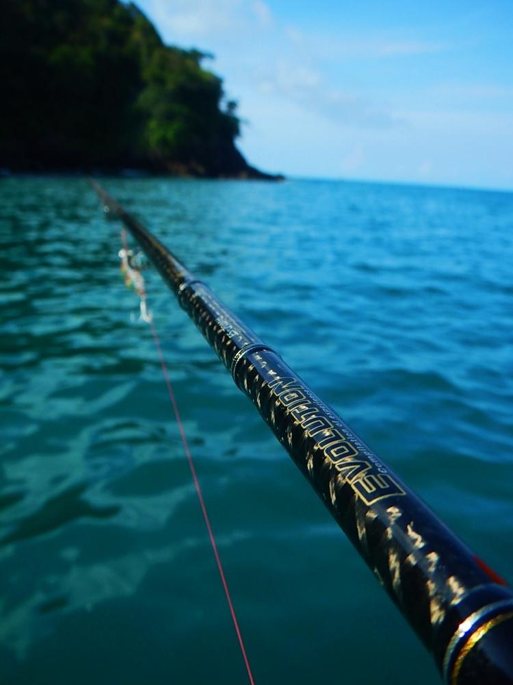 
 [center]ชุดนี้เลยที่ผมเลือกเอามาใช้  

[b]Rod : HEARTY RISE  EVOLUTION NET-V 10-20 lb 
Reel : 