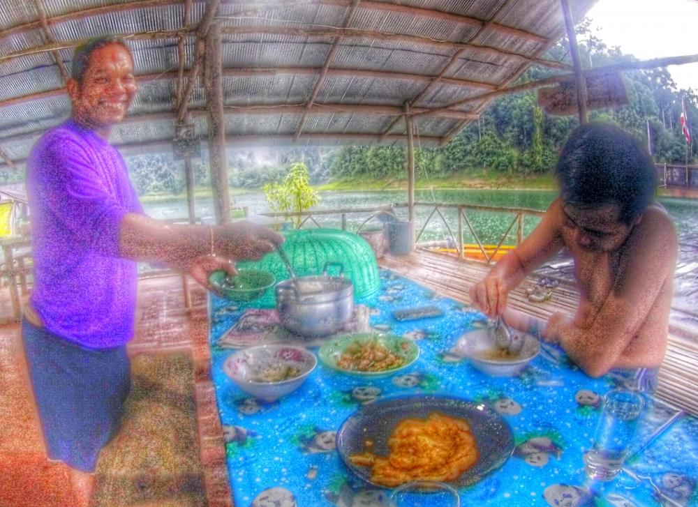 เริ่มต้นช้าววันที่สองด้วยยข้าวต้มร้อนๆไข่เจียว หมูสามชั้นผัดเค็มไม่มีอะไรฟินไปกว่านี้แล้ว