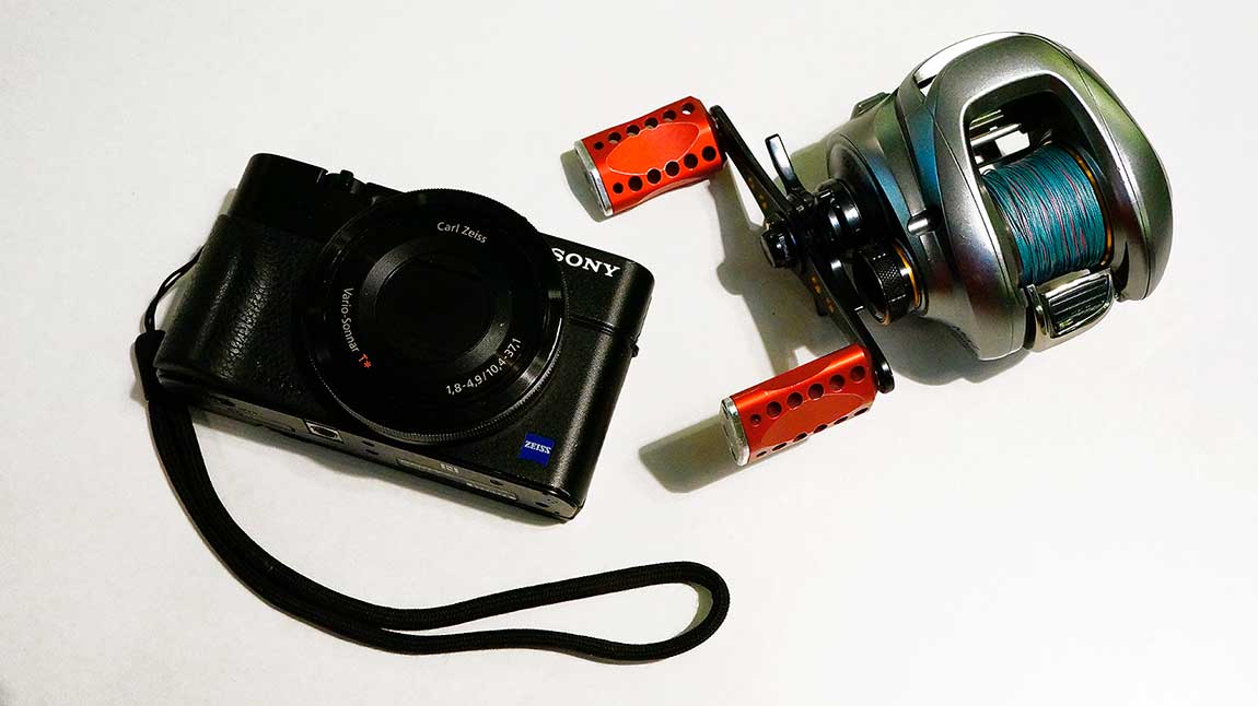 ตอบ คุณแก้มซ่าส์  ครับ พี่ใช้กล้อง SONYNRX100 MkII ตัวนี้ ตลอดทริพ ทั้งภาพนิ่ง และ วีดีโอ ครับ