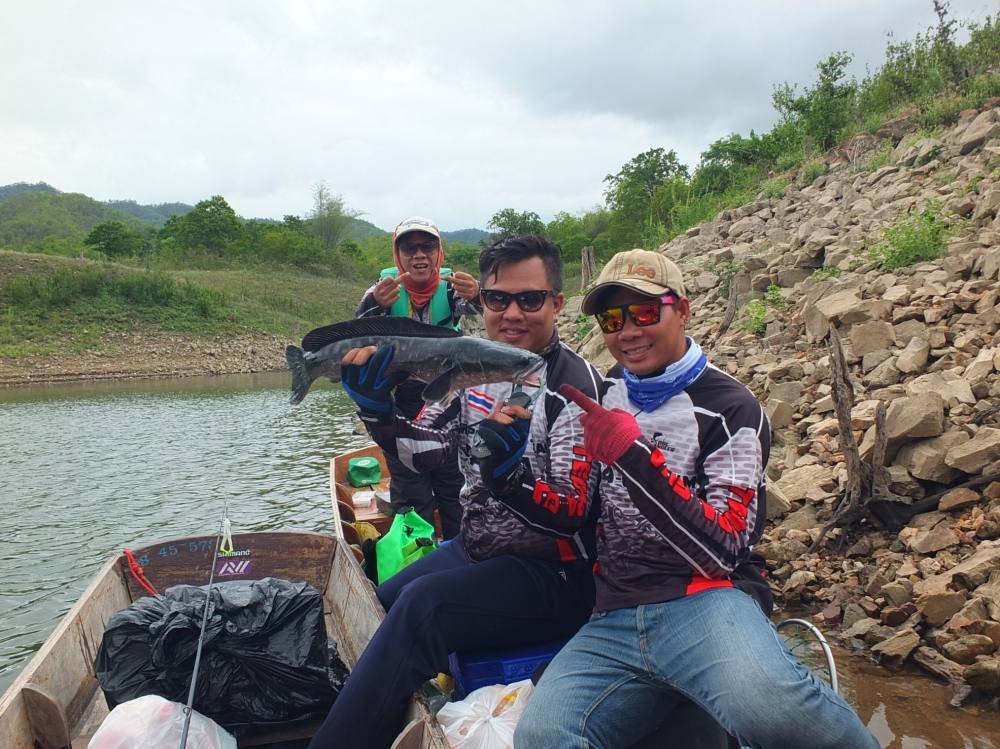 
เจอเรือน้าตี้กับน้าแจ๊ค เลยขอดูผลงานหน่อย ผมถึงกับ ตะลึงเลย กดมา 4 ตัว แว้วๆๆๆ
