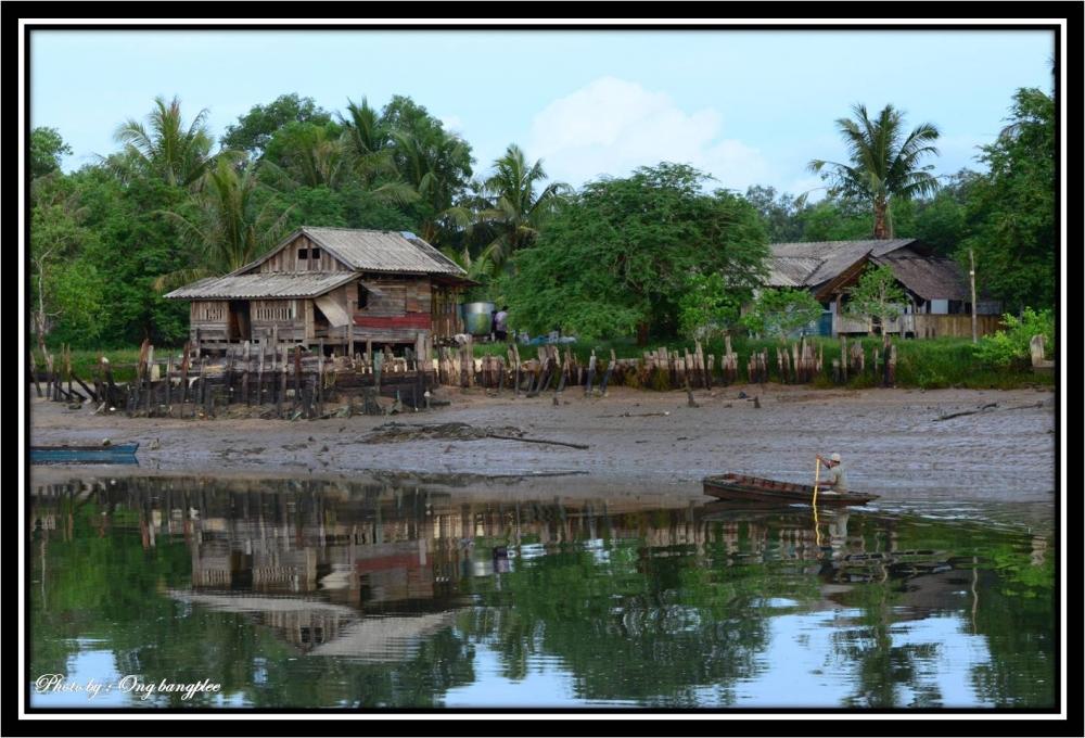 บรรยากาศฝั่งตรงข้ามบ้านพี่โท ยังเหมือนเดิม วิถีชีวิตของคนที่นี่เลยครับ :smile: