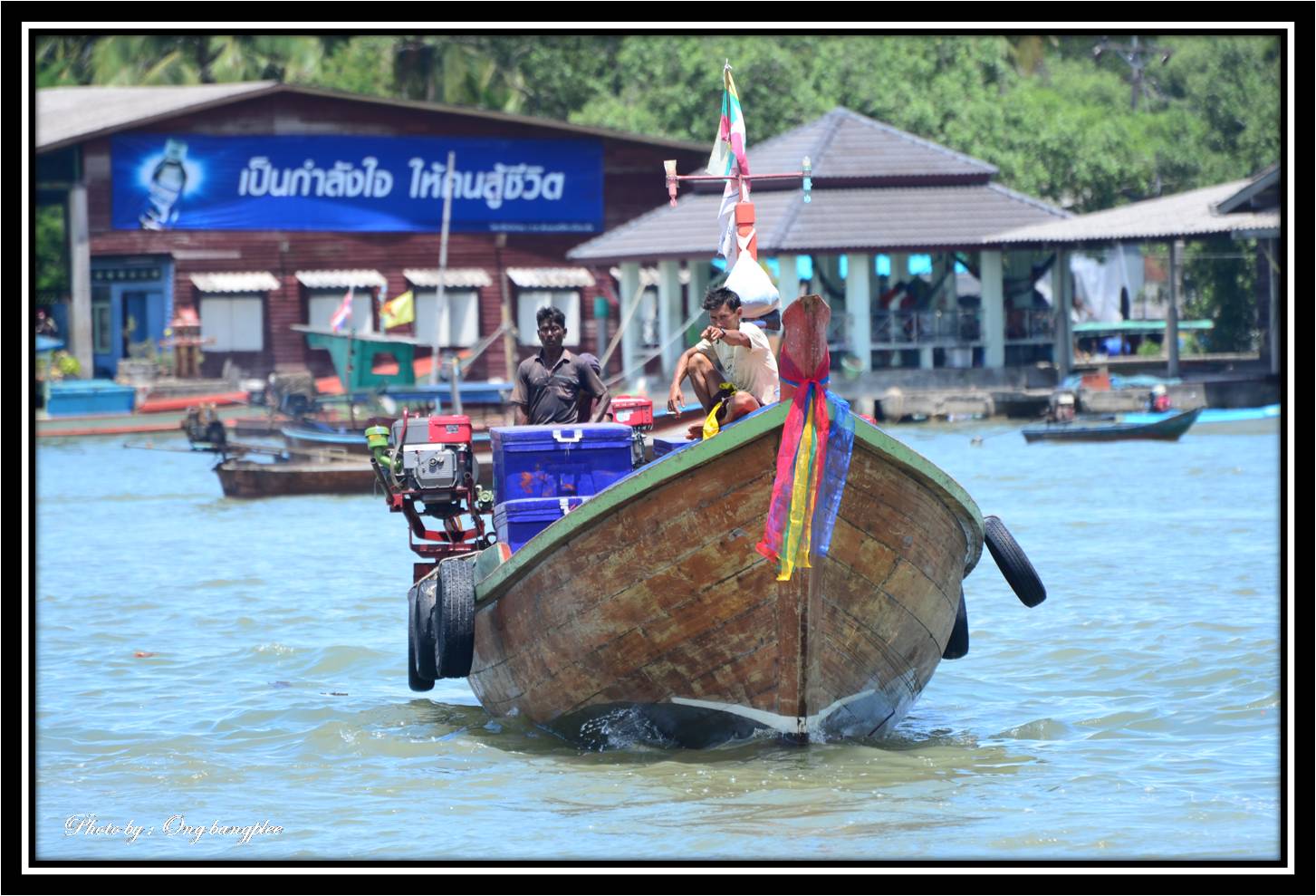 การโดยสารทางเรือของที่นี่ คือการเดินทางที่สะดวกที่สุดในการติดต่อระหว่างสองฝากฝั่งของแม่น้ำ :laughing