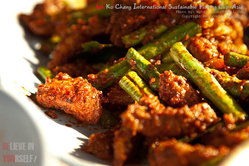 ผัดพริกแกงถั่วฝักยาวใส่หมู :umh: [i][Subtitle: A long bean fried with the chili paste and pork.][/i]