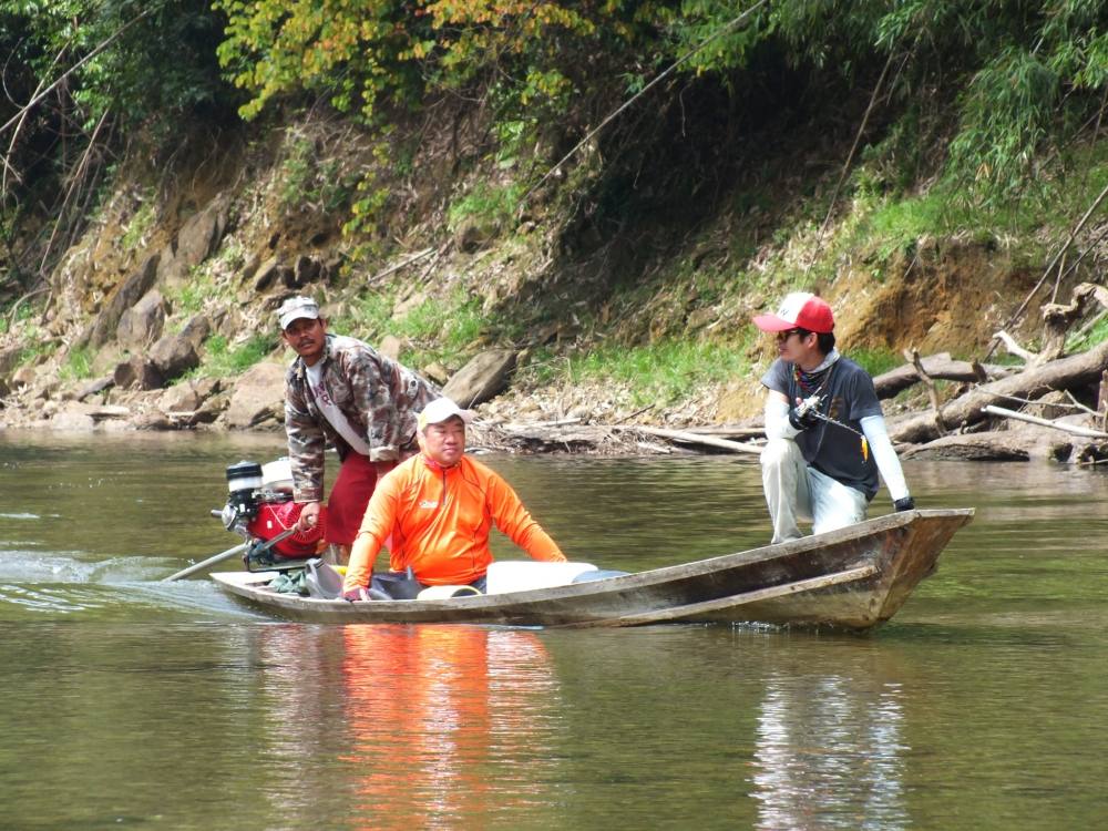  [b][center]หลังจากล่องเรือมาได้พักใหญ่ๆ เราก็มาถึงทางขึ้นต้นน้ำ คลองเอกแล้ว [/center][/b]