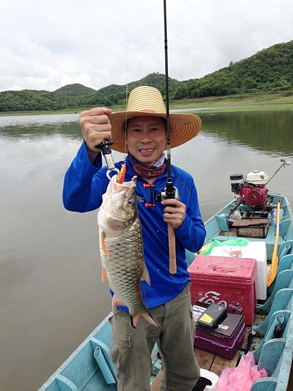 น้า nav ใช้ rapala flat rap สีจัดๆก้อโดนกัดทันที :grin: :grin: