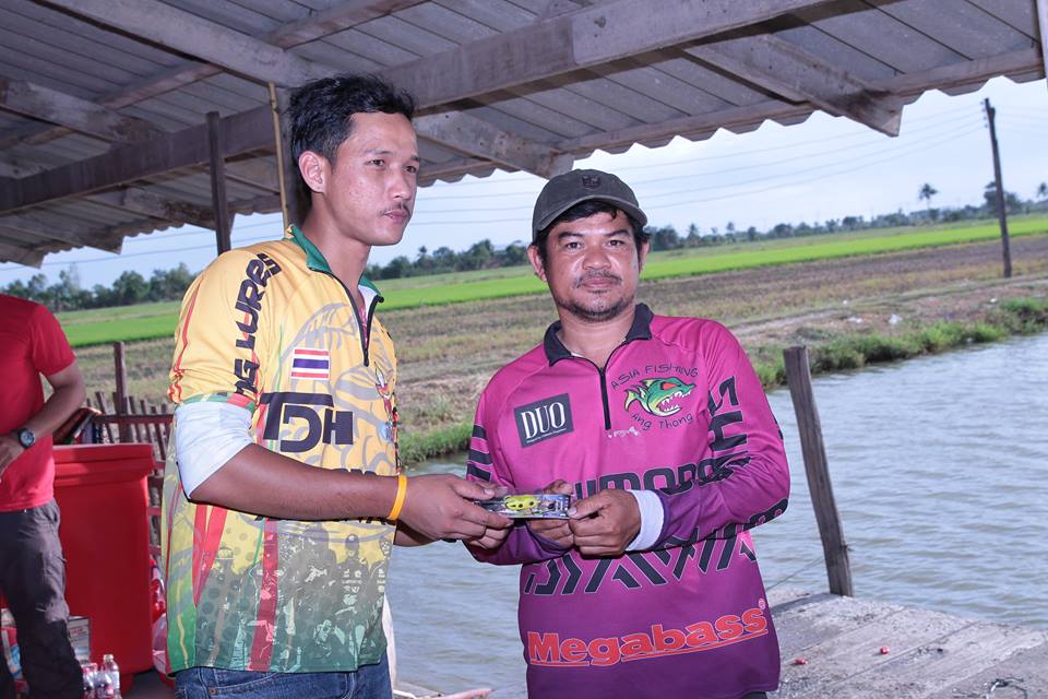 น้าโก้ Asia Fishing รับรางวัลพิเศษจากน้าคิงครับ ขอบคุณน้าคิงด้วยนะครับ