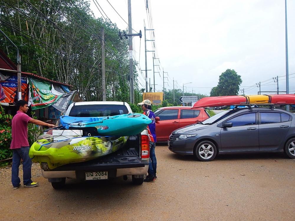 
 [center]ทีแรกเจ้าของร้านก็จะไปด้วย ( โก้เกียรติ ) แต่เสียดายที่ไม่มีใครเฝ้าร้านให้เลย อดเบย   :la