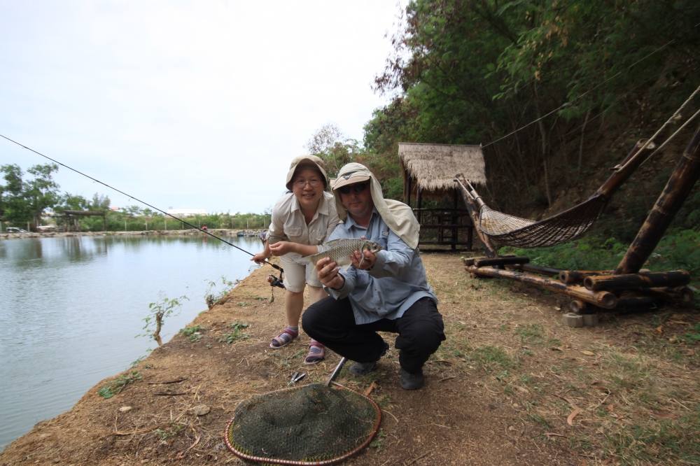 อยากไปตกปลาบึกปลาสวายใหญ่ๆที่พัทยาฟิชชิ่งปาร์คบ้าง แต่ก็ ราคาฝรั่งอีกละ 1200 บาทต่อคัน เลยเปลี่ยนใจไ