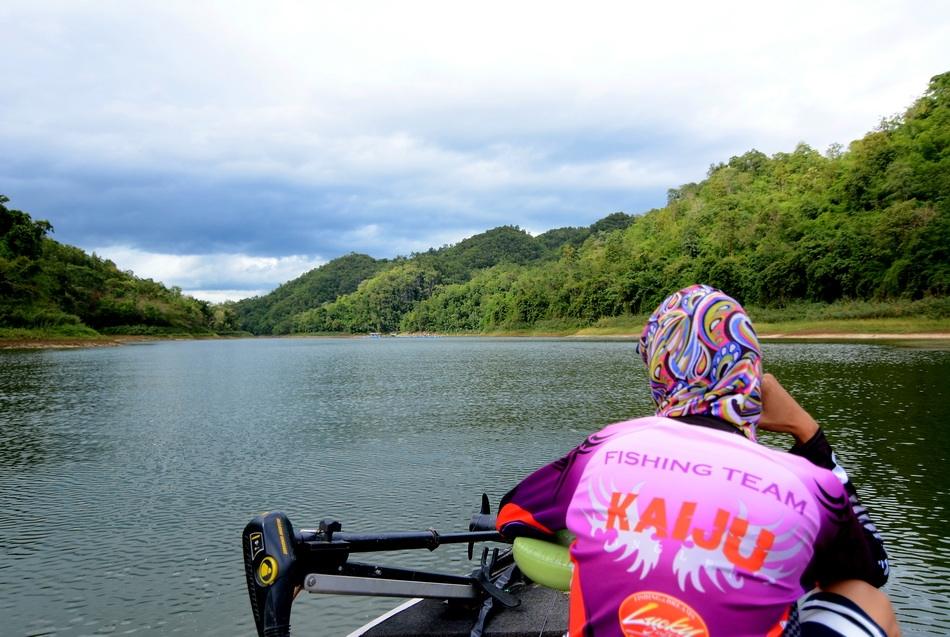  [center]

** มาลงเรือกันบ่ายแล้ว.........ไม่ค่อยเจอตัวเท่าไหร่ครับ

ลองย้ายหมาย กันไปเรื่อยๆ...