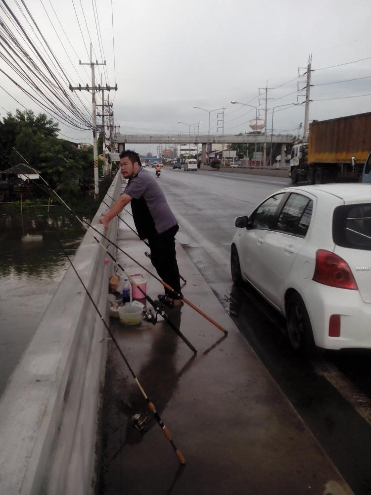 ฝนก็ลุยขอให้ปลากิน
ถึงไหนถึงกัน