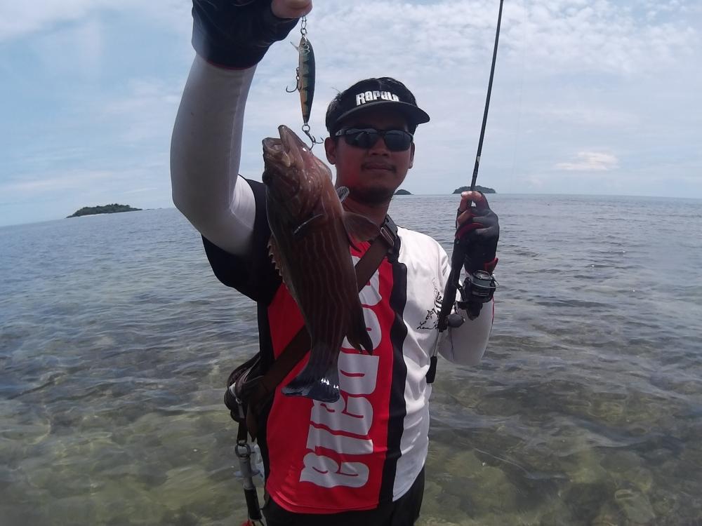 ก้อเป็นความสุขเล็กๆของทีมงานRapala ของผมอย่างหนึ่งนะครับน้าๆๆๆ  :cheer: