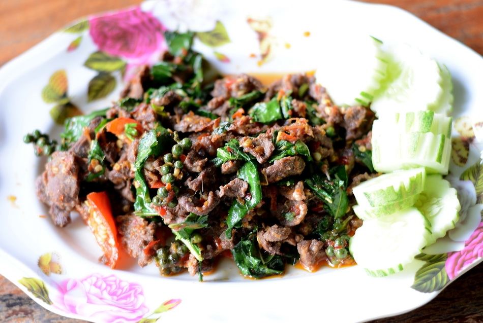  [center]

** เนื้อเก้งผัดเผ็ด  :umh: :umh: :umh:[/center] 