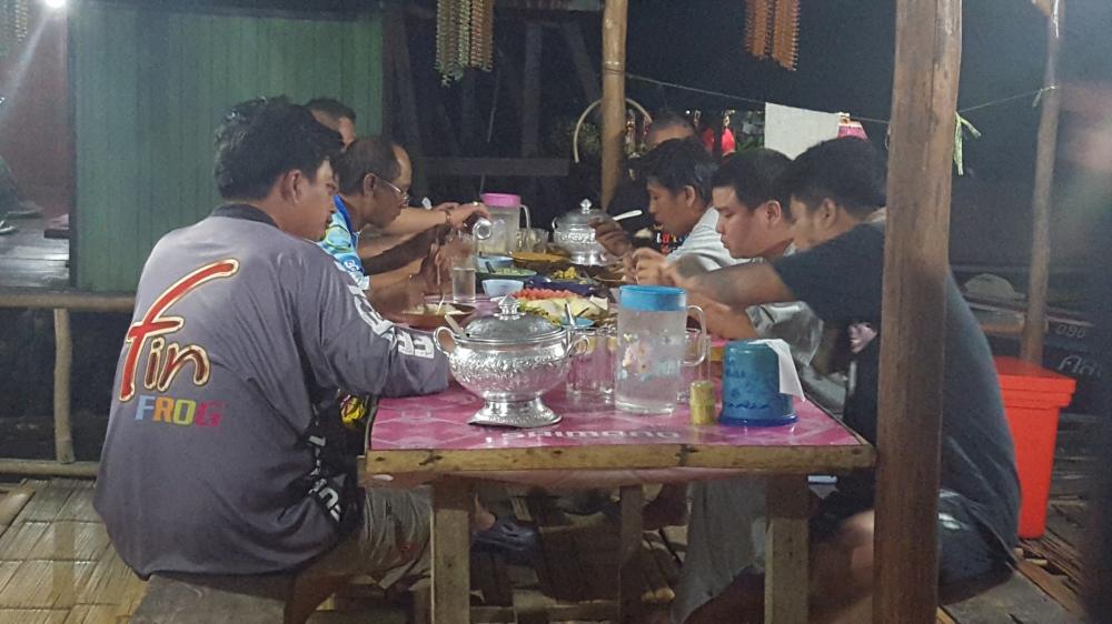 แล้วจะรออะไรล่ะ  [b]หม่ำสิครับ[/b] :umh: :umh: :umh: