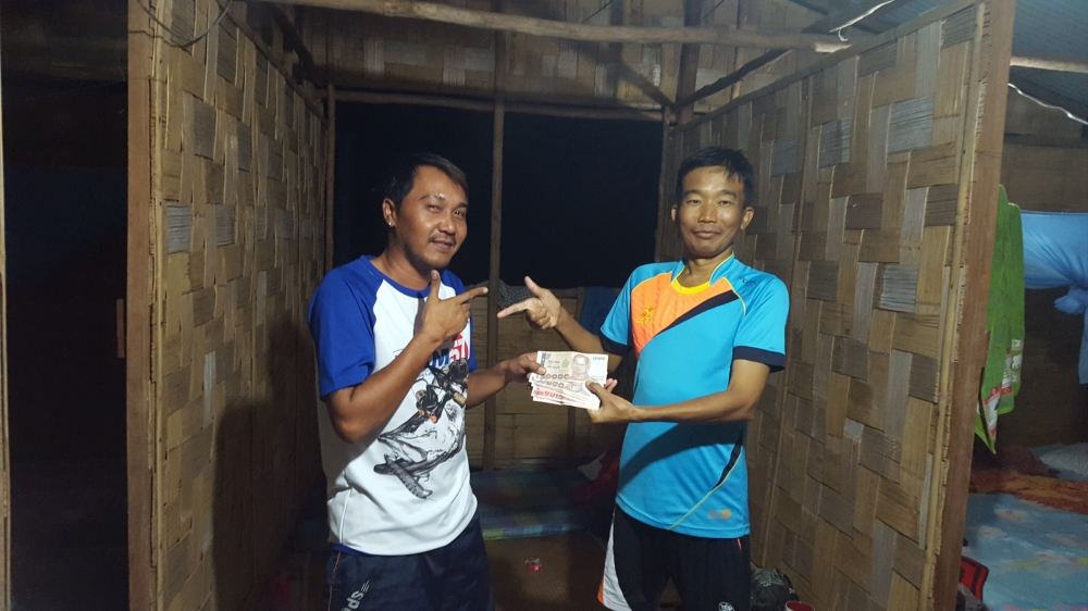   [b]รับรางวัลครับ อิอิ[/b] :grin: :grin: :grin: