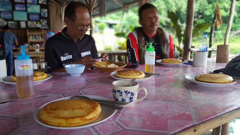  เช้านี้มี แพนเค้ก กับ กาแฟร้อน :umh: :umh: :umh: