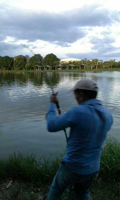 พัก1วัยรุ่นอีกคนก็มาวันนี้พบทั้งpak.Maa  กับ Daak.Lum pong kol pi 
ชอบความรุนเเรงจริงๆ