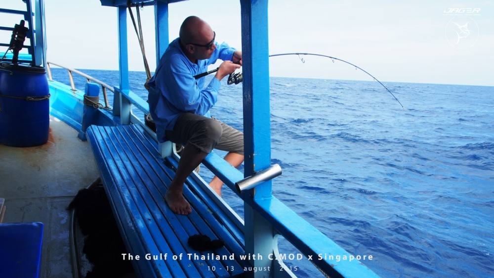 เดินมาก็เจอ A.Roy กำลังอัดปลา

อีกแปปนึงได้ยินเสียงโปรโต้มาแต่ไกลครับ

ผมรีบเพื่อจะไปถ่ายรูปให้โ