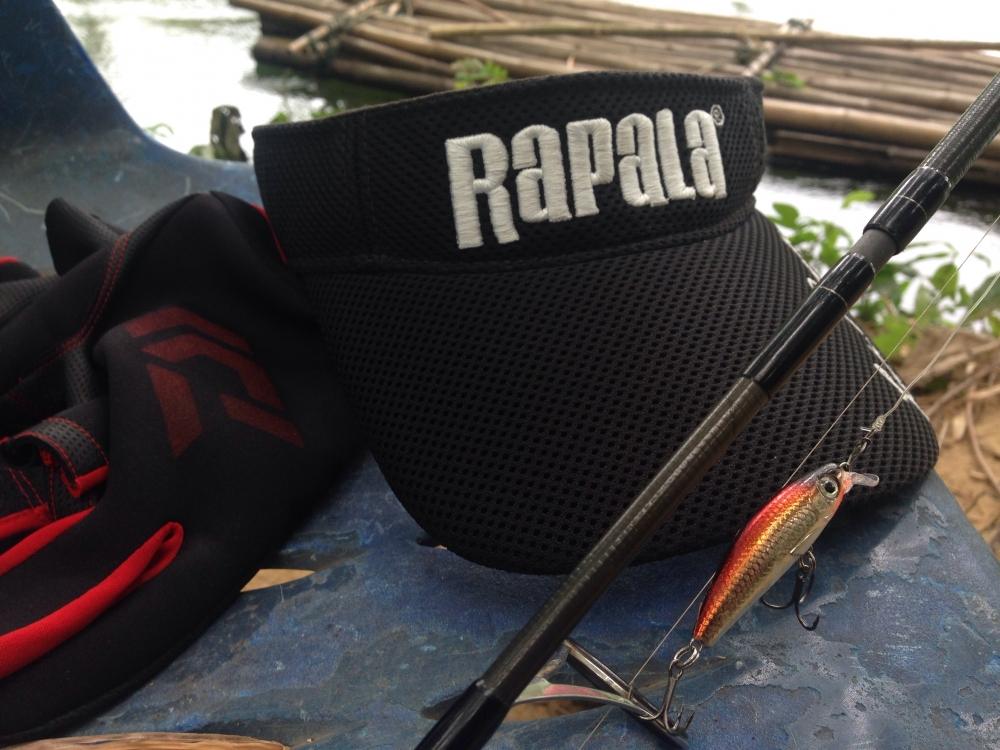  [b]ผมนี่ไม่รอช้าแล้วครับ หยิบอุปกรณ์คู่ใจกับเหยื่อตัวเก่ง[/b]
 [b]Rapala Ultralight Minnow 04[/b]
