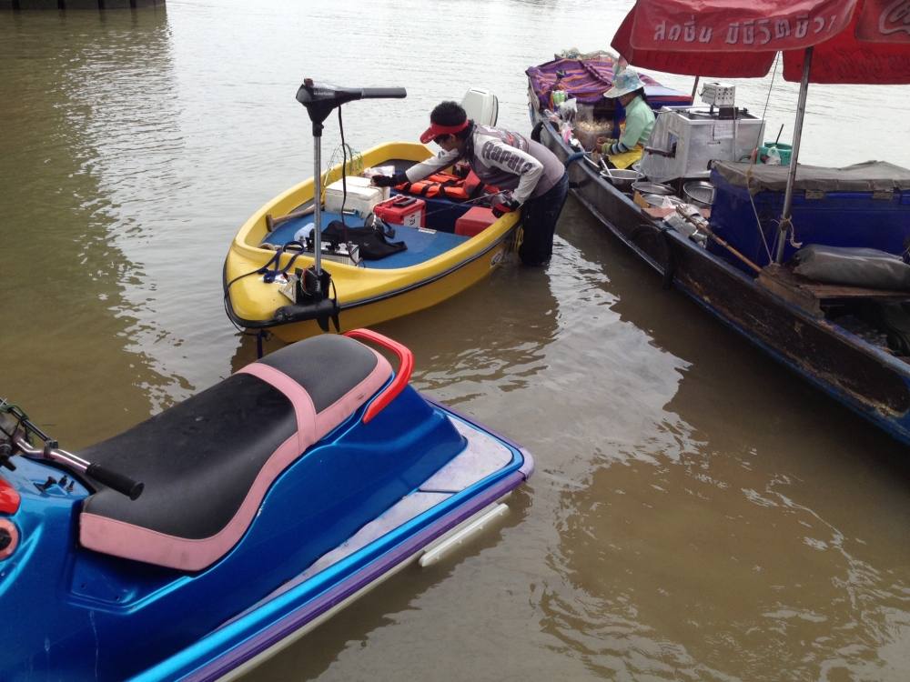  [center]ผมขอตัด มาตอนลงเรือ เสร็จเลย นะคับเพราะว่า มีนักขับ เรือเจ็ทสกี มาลอลงหลายรัม คับ[/center]