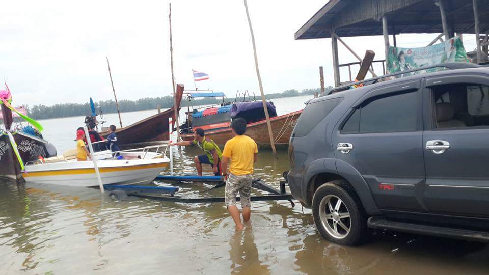 ทริปนี้เอาเรือมาลองเทสเครื่องหนะครับเจอลมเจอคลื่นสองสามเมตรได้ครับกับเวลาลองเรือแค่3 ชั่วโมงครับ