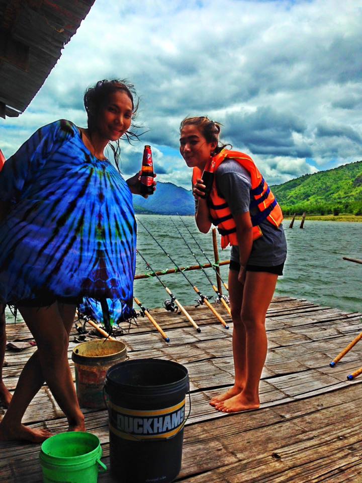 สาวๆ เล่นน้ำกันเพลินเลย