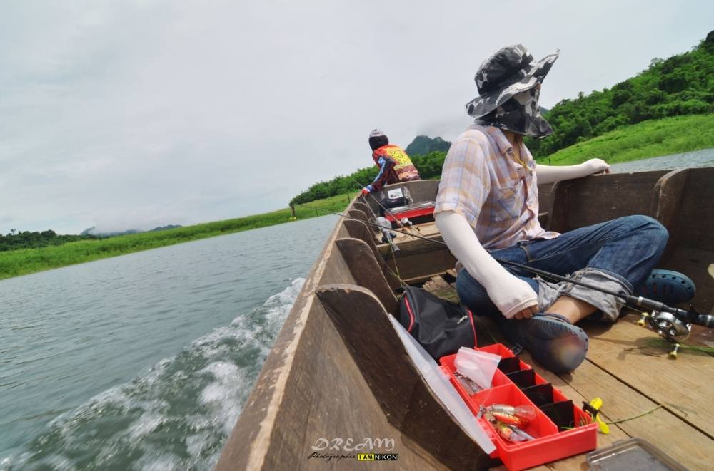 จัดแจง เก็บ สัมภาระ ลงแพพัก เรียบร้อย  ลงเรือ ลุยกันเลยดีกว่า ช้าอยู่ใย...